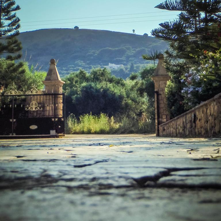 Leone Luxury Villas Kalamákion Esterno foto