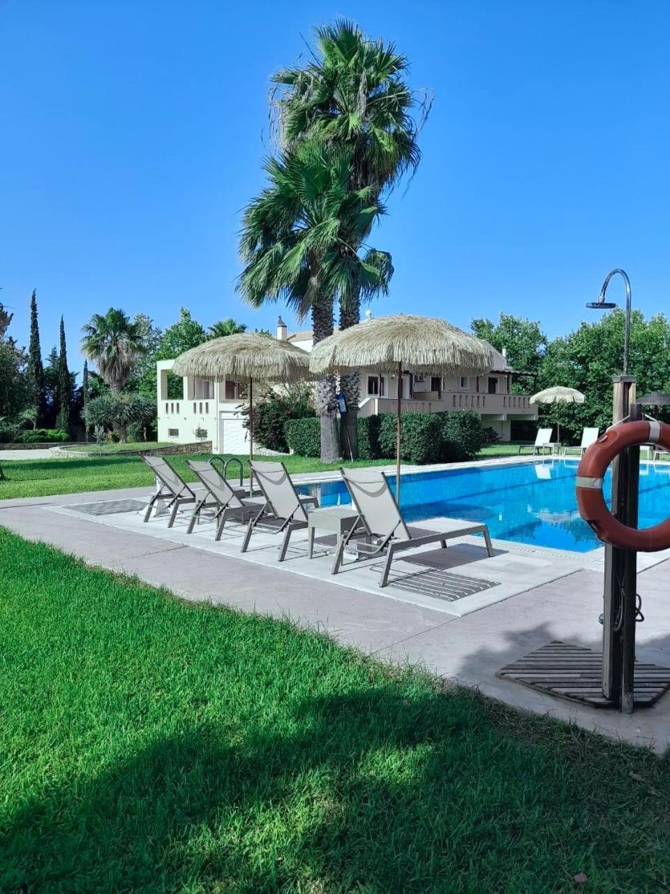 Leone Luxury Villas Kalamákion Esterno foto