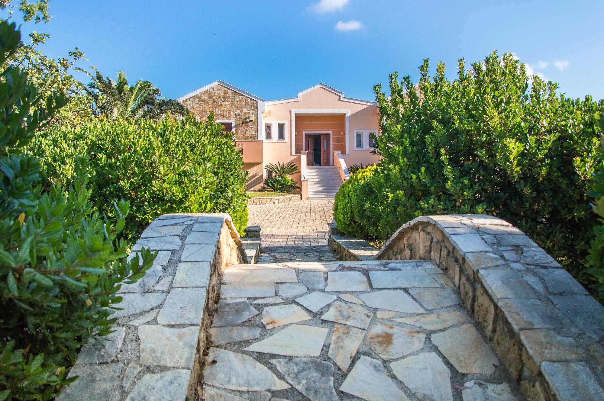 Leone Luxury Villas Kalamákion Esterno foto