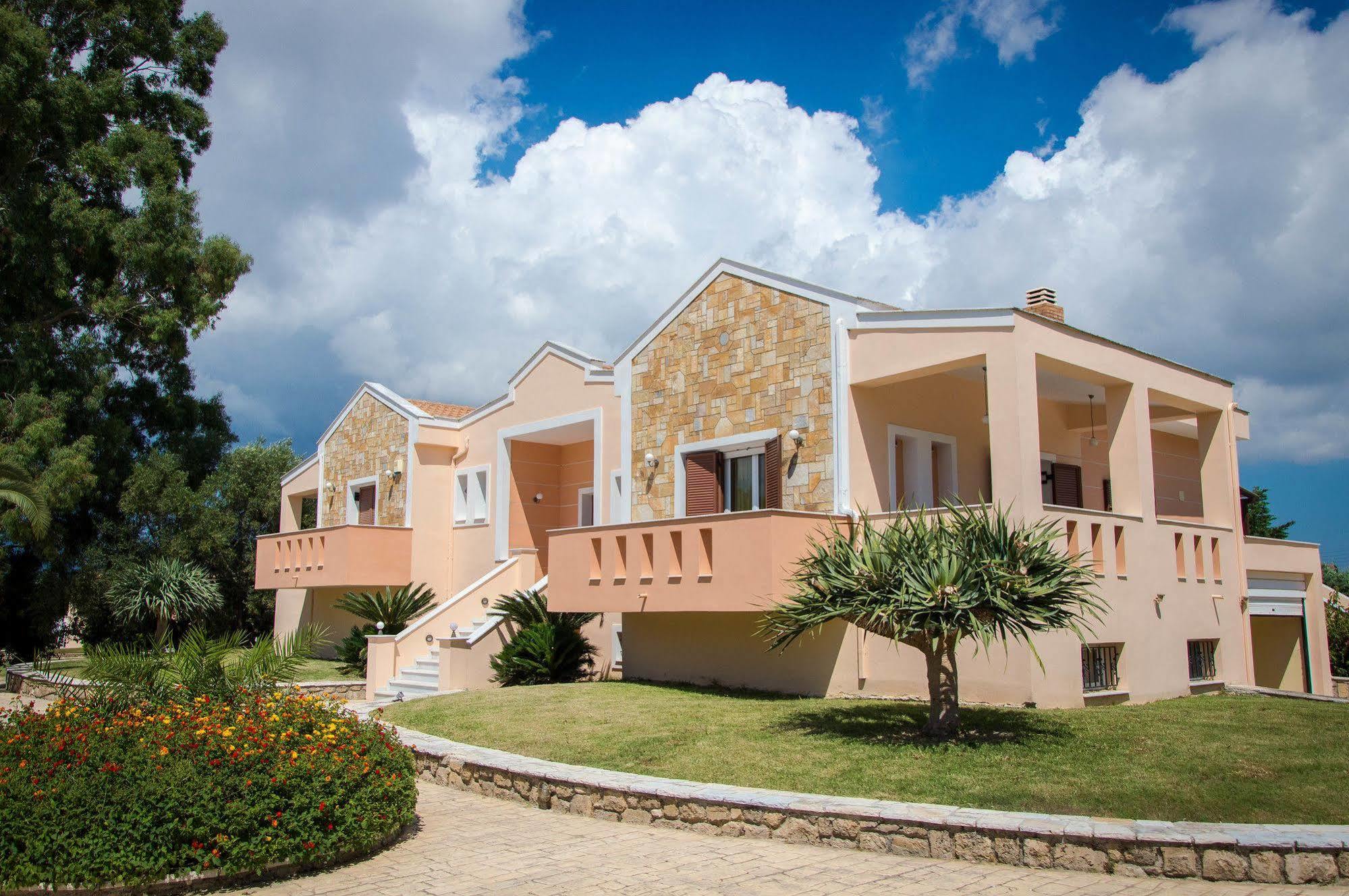 Leone Luxury Villas Kalamákion Esterno foto