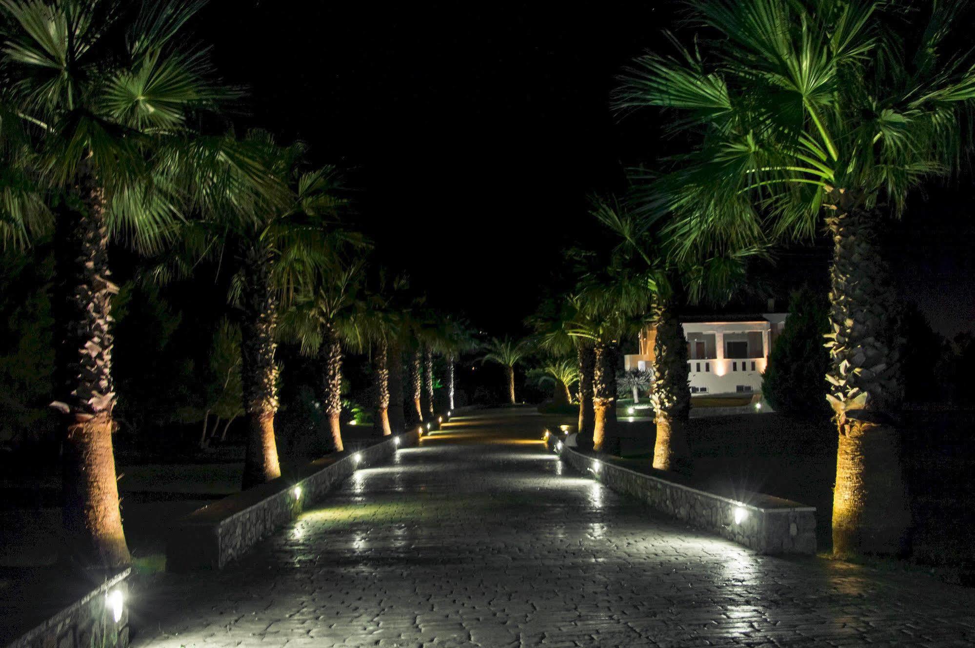 Leone Luxury Villas Kalamákion Esterno foto