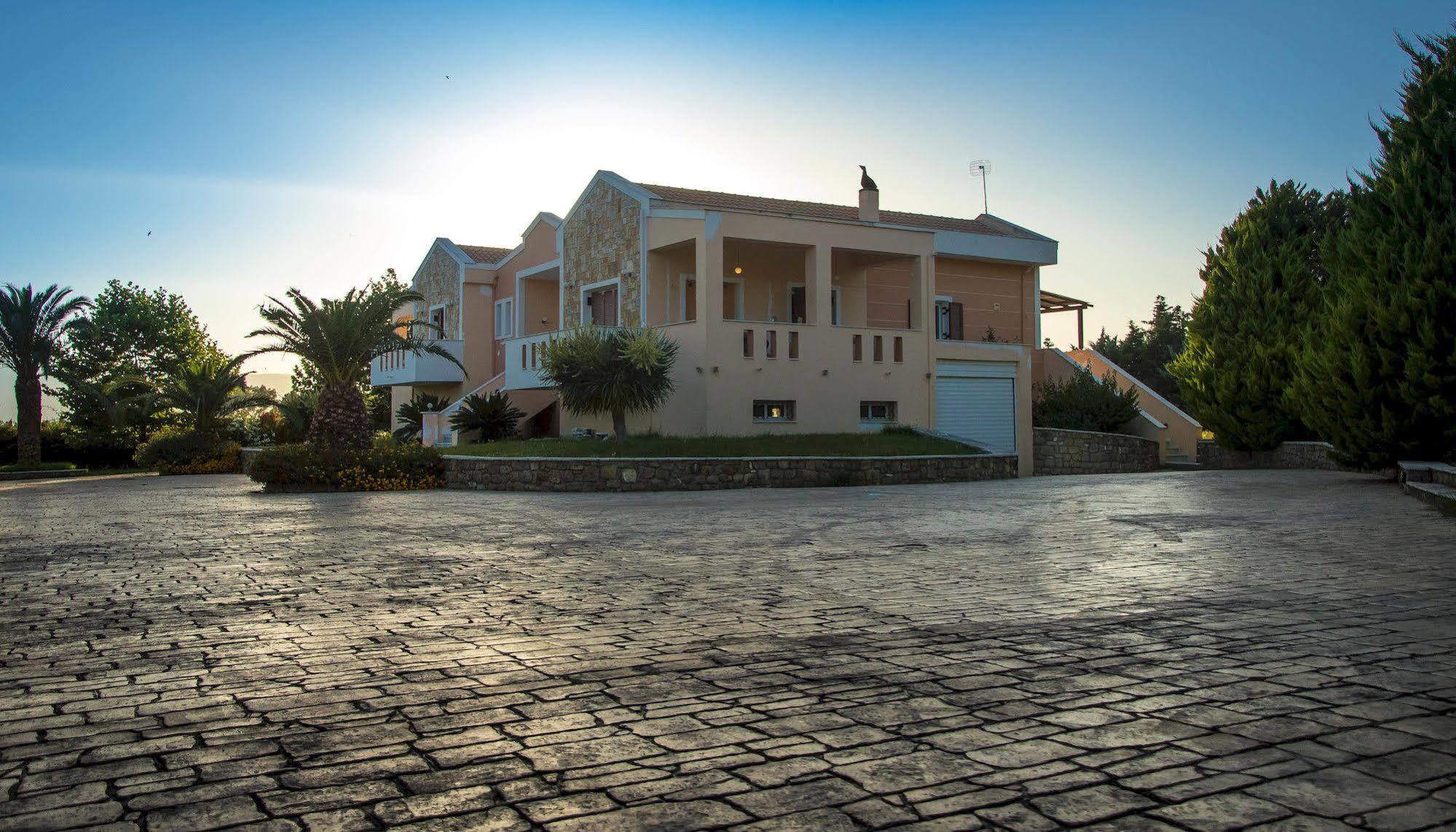 Leone Luxury Villas Kalamákion Esterno foto