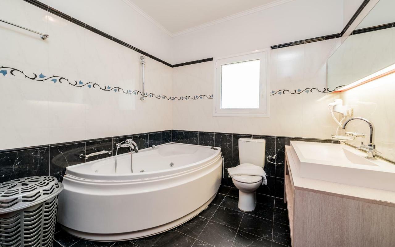 Leone Luxury Villas Kalamákion Esterno foto